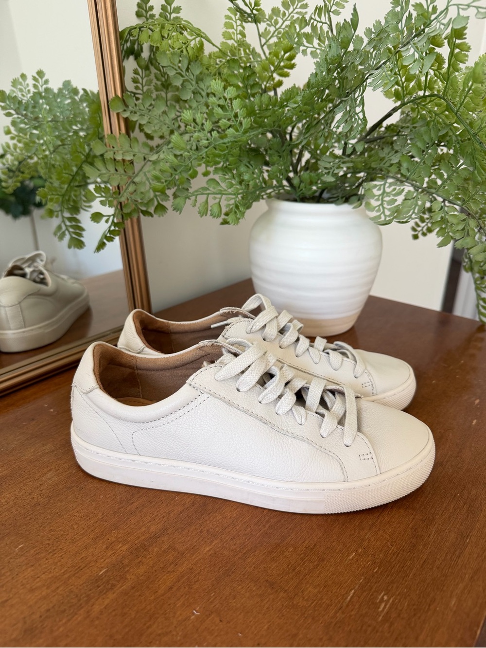Banana Republic Cream Leather Low-Top Men’s Sneakers